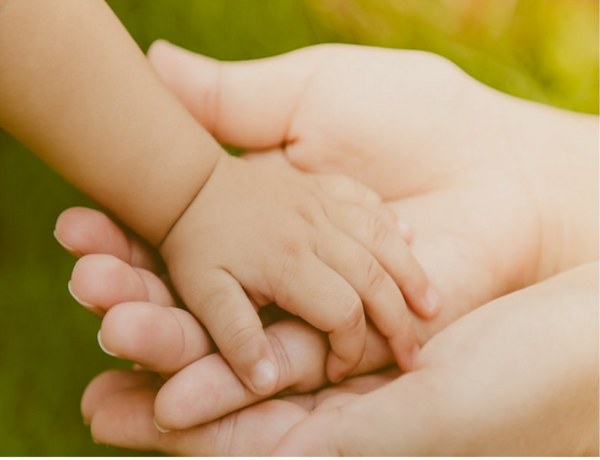 babyHand_600x460.jpg